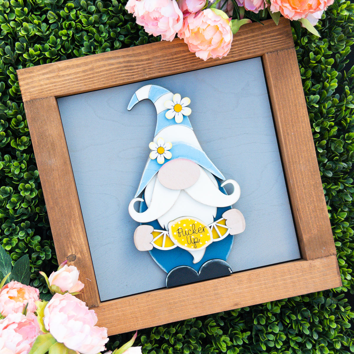 Lemon porch decor tile with a gnome in a blue striped hat holding a Pucker Up lemon garland, Millie & Co.
